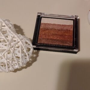 Revolution Radiant Glow Highlighter Palette